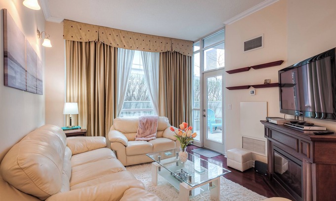 St. Lawrence Apartment | Rivetstays - The Yonge Grand Suites