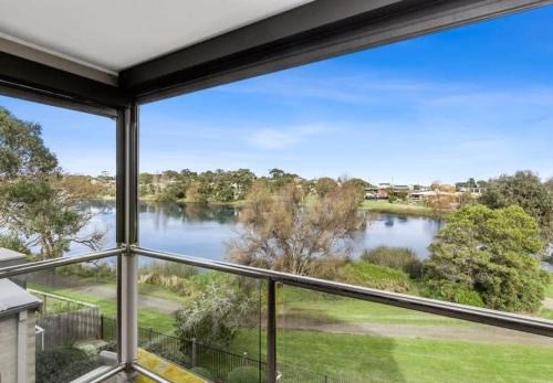 Ocean Grove House | Riviera Lakeside with uninterrupted Water Views