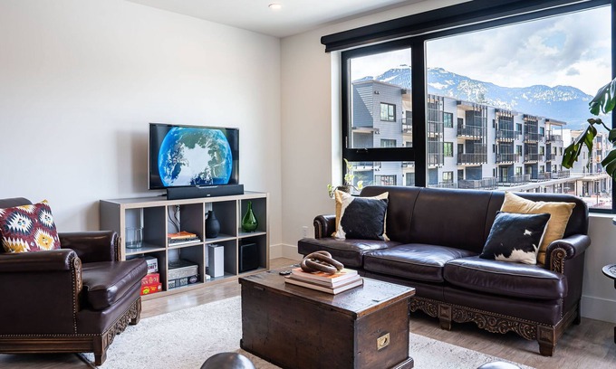 Revelstoke Condo | RnR Mountain Retreat — your cozy mountain getaway, minutes from the ski hill!