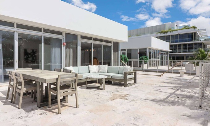 South Pointe House | Roami at 250 Collins | Rooftop Pool | Next to Beach
