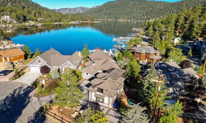 Boulder Bay Apartment | Roaring Lion Lakefront Lodge + Major Lake Views