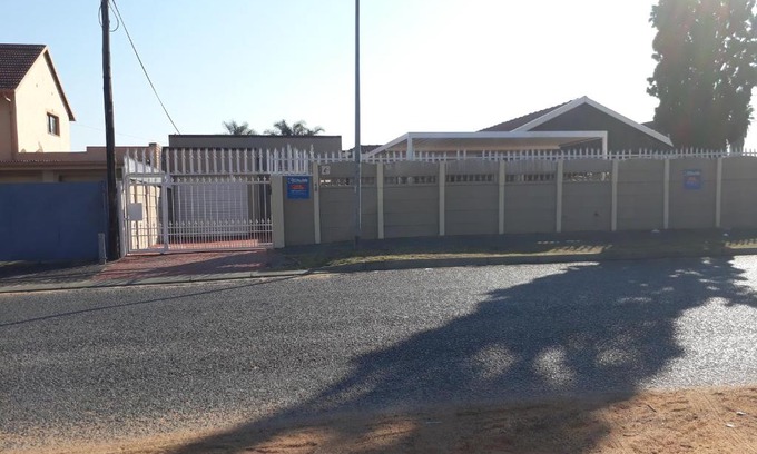 Greater Johannesburg Metropolitan Area House | Robertsham (Halaal) Self Catering Cottages