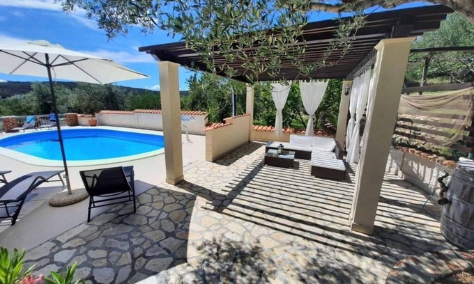 Kampor Apartment | Robi- Swimming Pool and Beautiful Garden - A1-žuti