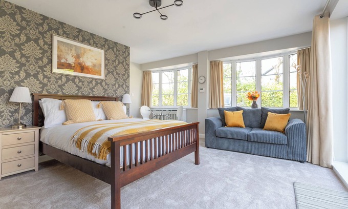 Offerton Cottage | Robins Perch- Modern Cosy Cottage with Fantastic Garden View in a quiet location