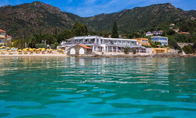 Le Lavandou Hotel | Roc Hotel - Hôtel 4 étoiles les pieds dans l'eau
