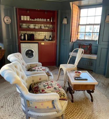 New Town Apartment | Rock House - Photographer's Studio - Historic Gem in the heart of the City