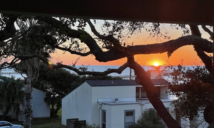 Aransas County Condo | Rockport Dreamin! Steps to private 750' fishing pier and boat ramp!