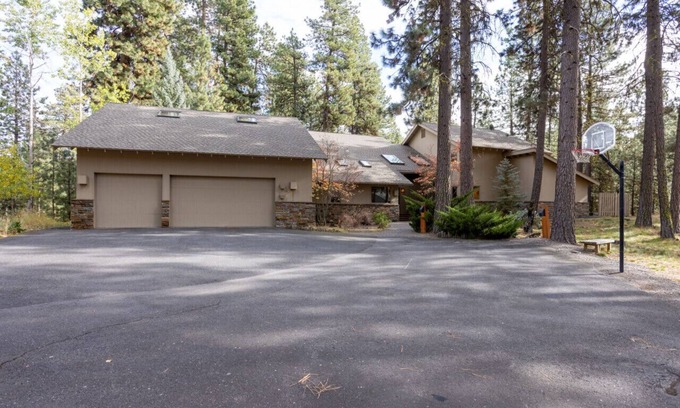 Black Butte Ranch Apartment | Rockrose- Perfect multifamily home(new Management)