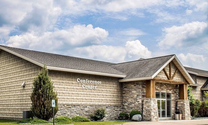 Tomahawk Hotel | Rodeway Inn and Suites Tomahawk