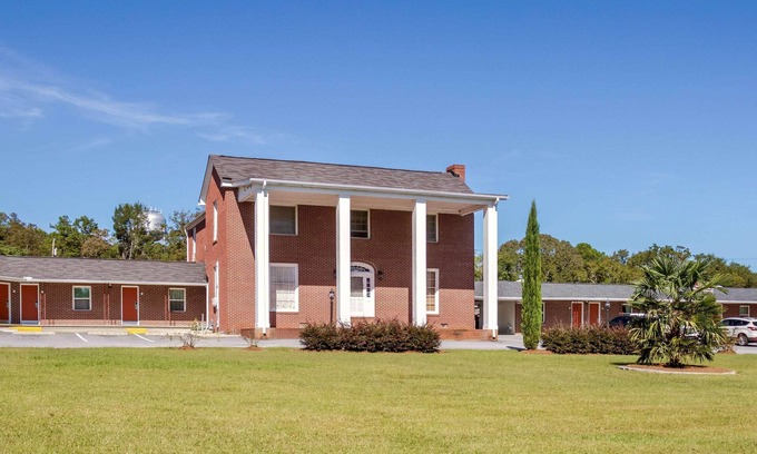 Walhalla Hotel | Rodeway Inn and Suites Walhalla