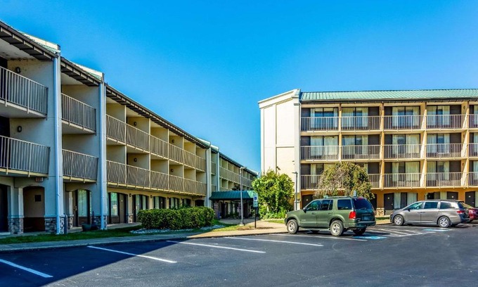 Richmond Hotel | Rodeway Inn Central