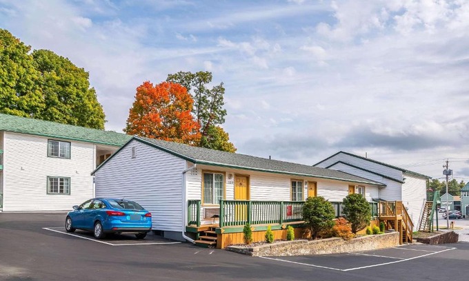 Lake George Hotel | Rodeway Inn Lake George Outlets