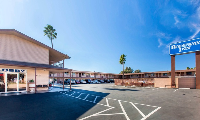 Carousel Hotel | Rodeway Inn San Bernardino