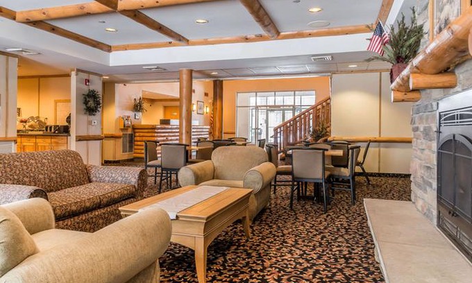 Tomahawk Hotel | Rodeway Inn & Suites Tomahawk