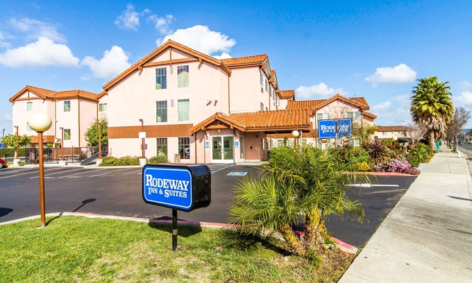 Hayward Hotel | Rodeway Inn & Suites