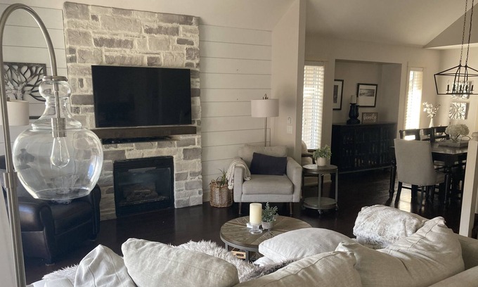 Wilden House | Rogers Home Away from Home/ hot tub!/ steam shower!