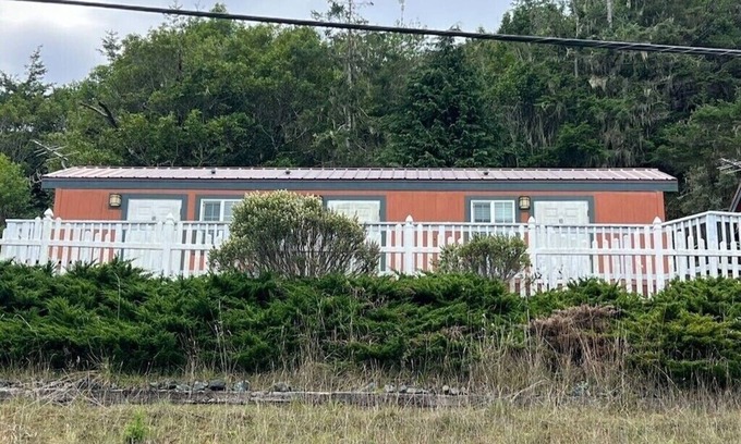 Gold Beach Resort | Rogue River Landing #30B