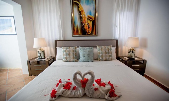 Playa Bibijagua Bed & Breakfast | Rolando share apart