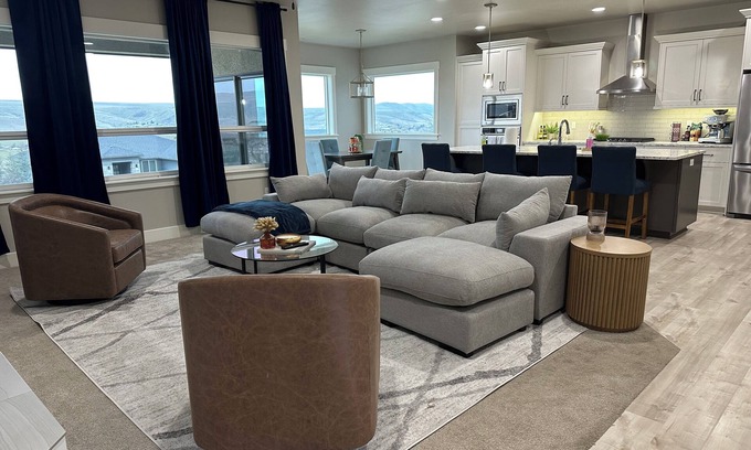 Tri-Cities House | Rolling hills + RV parking + Pet Friendly