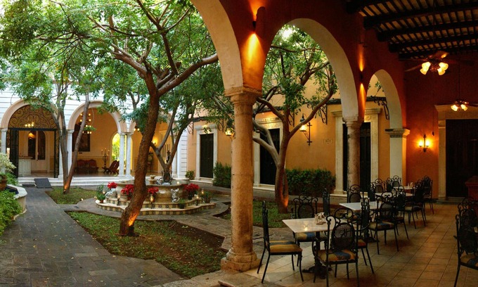 Centro Bed & Breakfast | Romantic And Charming One Block 1/2 From Main Square