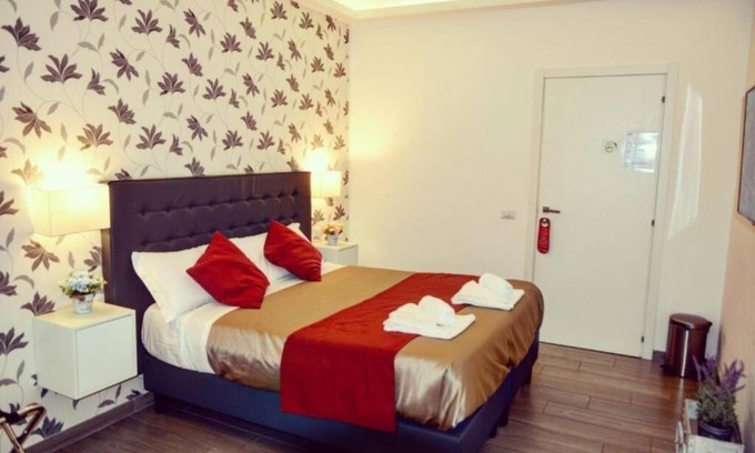 San Giovanni House | RomAntic Dreams Guest House: Double/Double Room with Single Beds