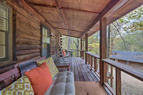 Eureka Springs House | Romantic Eureka Springs Cabin with Fireplace!