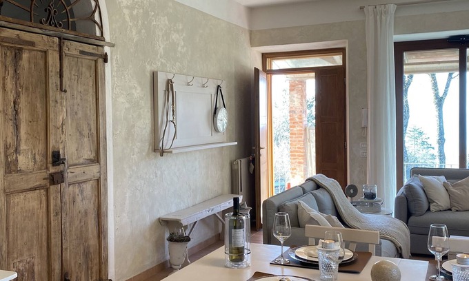 Tuoro sul Trasimeno Cottage | Romantic fieldstone house with a beautiful view of Lake Trasimeno