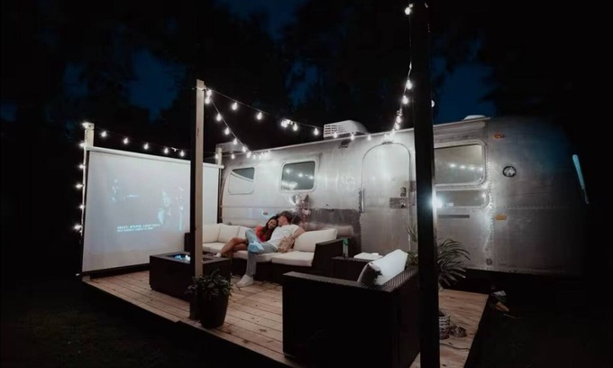 Carthage House | Romantic Getaway at the Sunset Stream hideout