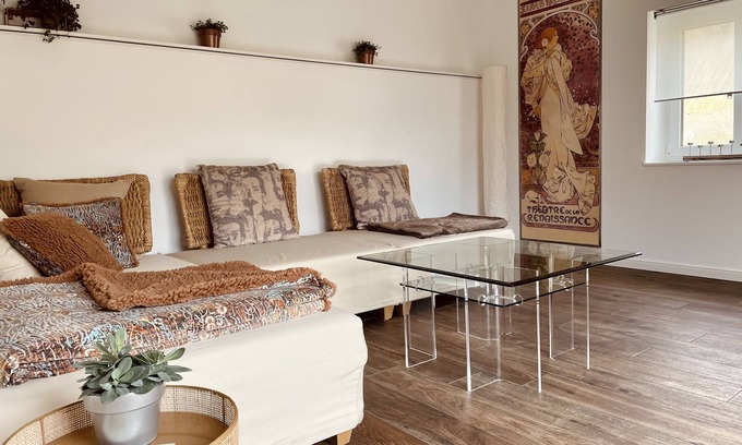 Kowerich Apartment | Romantic hideaway with a view of the vineyards