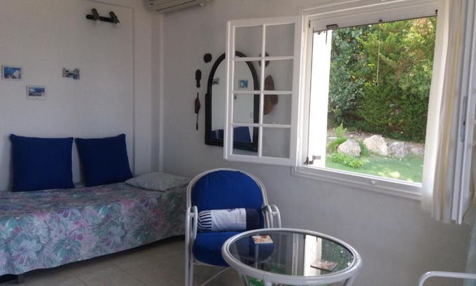 Mola Kalyva Apartment | romantic house close to the sea