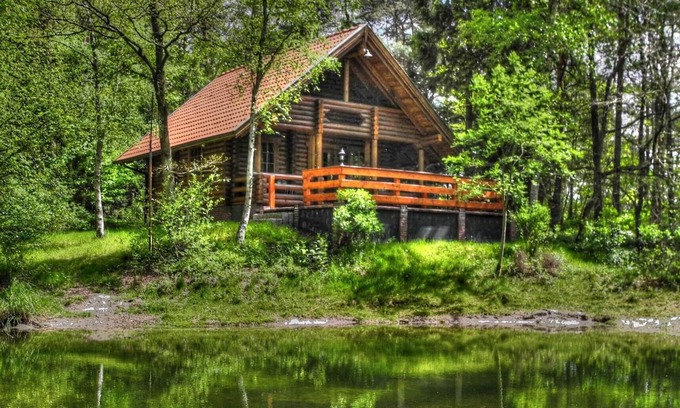 Wiefelstede House | Romantic log house on a small idyllic forest lake