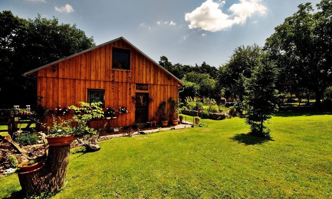 Lancov Cottage | Romantic old "bee" house in nature. Enjoy the silence!
