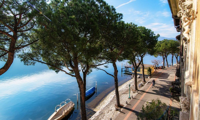 Morcote Apartment | Romantic one-bedroom apartment with lake view in Morcote (Papavero)