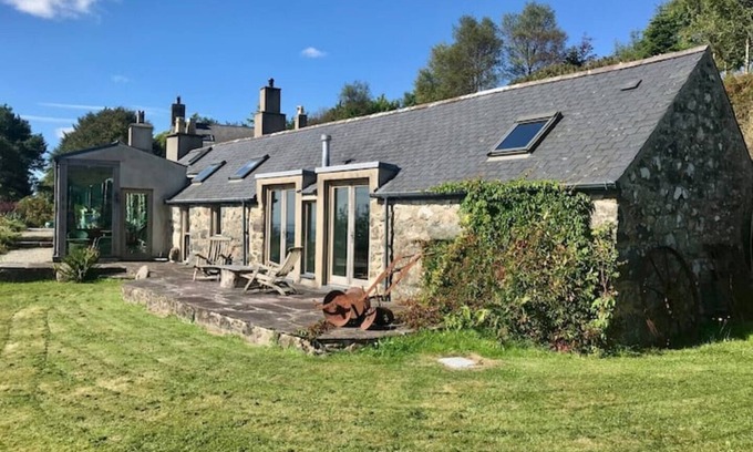 Rhyd-y-clafdy Cottage | Romantic Retreat with Breathtaking Views of Snowdon & Cardigan Bay