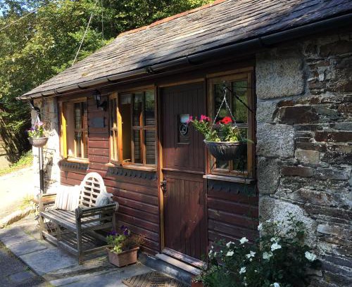 Cardinham Apartment | Romantic, secluded cottage in Cardinham Woods, Cornwall