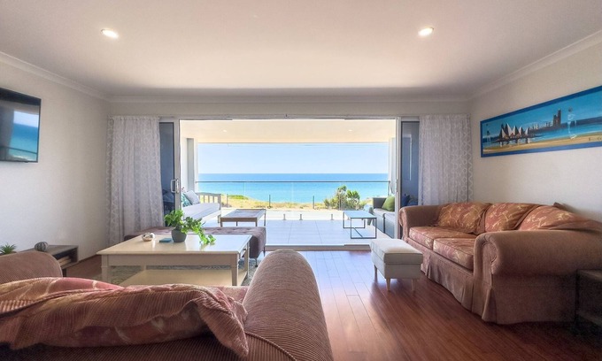 Halls Head House | Romantic summer getaway or bring the family and dog.