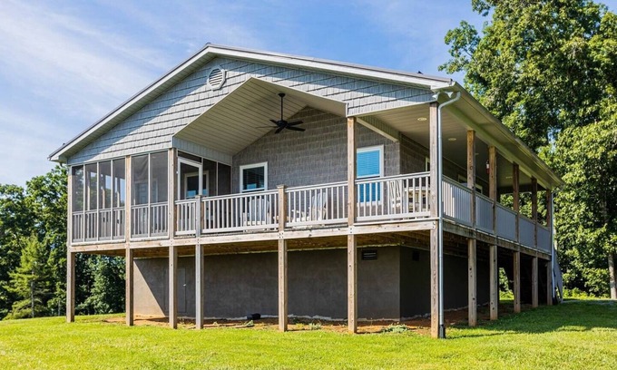 Barren Springs Cabin | Romantic, Trail and River Access, Great View
