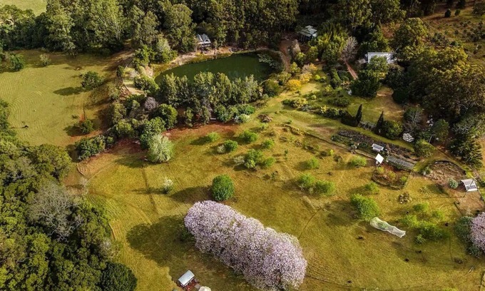 Ravensbourne House | Romany Wood is the perfect secluded weekend escape beside the creek & rainforest