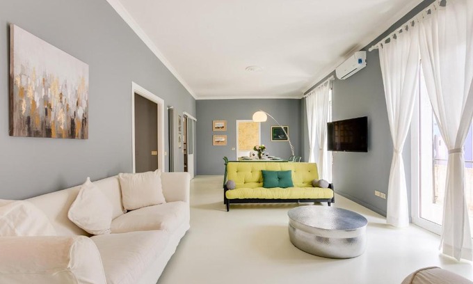 Rione VI Parione Apartment | Rome As You Feel - Pellegrino Luxury Apartment with Balcony