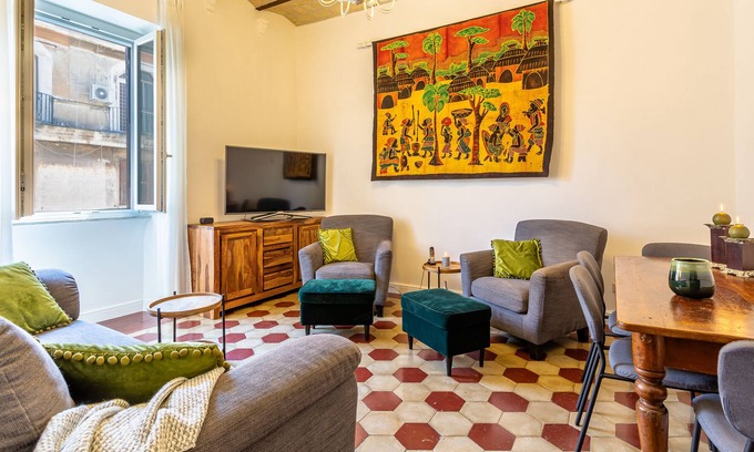 Testaccio Apartment | Rome - Lovely Testaccio 2 bedroom 1 bath - top floor - close to everything!