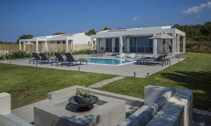 Sarlata Villa | ROMEO & JULIET Villas -Stunning new modern villas at Svoronata