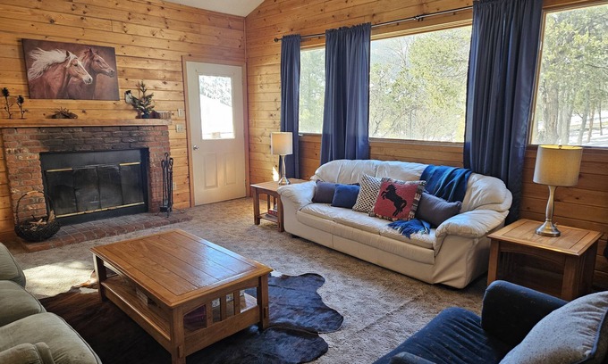 Nathrop Cabin | Romley Cabin at Deer Valley with geothermal pool & more! Family & Pet Friendly