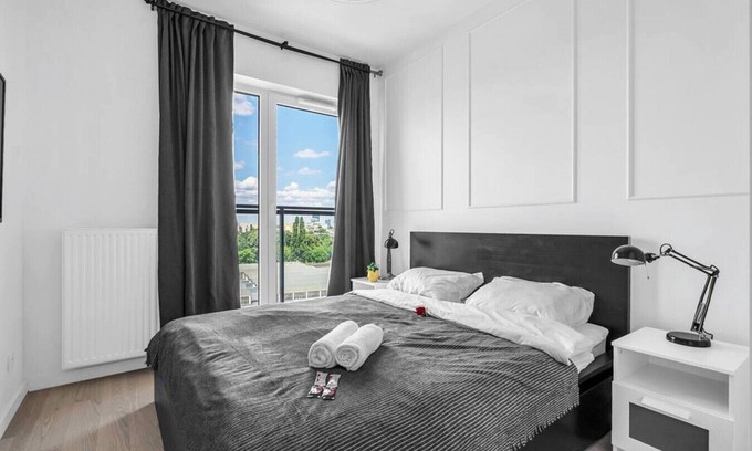 Wola Apartment | Rondo Daszyńskiego Apt N3 - 8th Floor, Near Subway by Rentujemy
