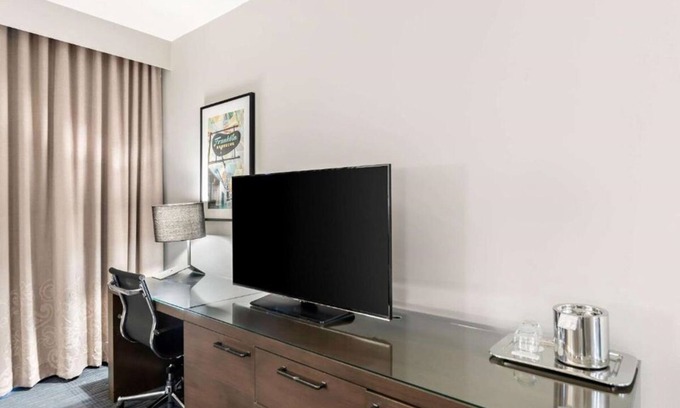 Bee Cave Apartment | Rooftop & Gym Access | Deluxe King Near Shops, Trails, Galleria
