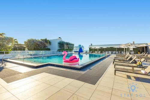 Hollywood House | Rooftop Pool - Hot Tub - Hollywood Beach Broad - walk