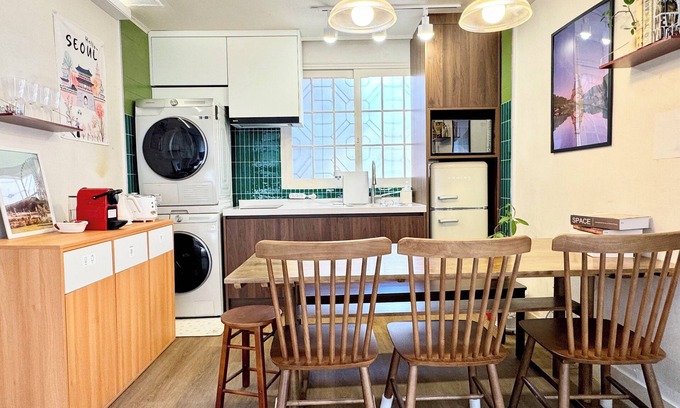 Itaewon Villa | Rooftop Relaxation with Music, Movies & Vibes, 6 minutes from Itaewon St,
