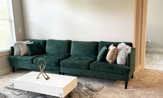 Atlanta Apartment | ROOFTOP VIEWS! Relax in our stylish and bring apartment in Atlanta