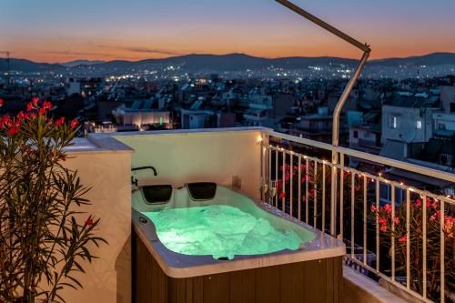 Omonia Apartment | Rooftops of Athens - Vathi Studio Jacuzzi & View