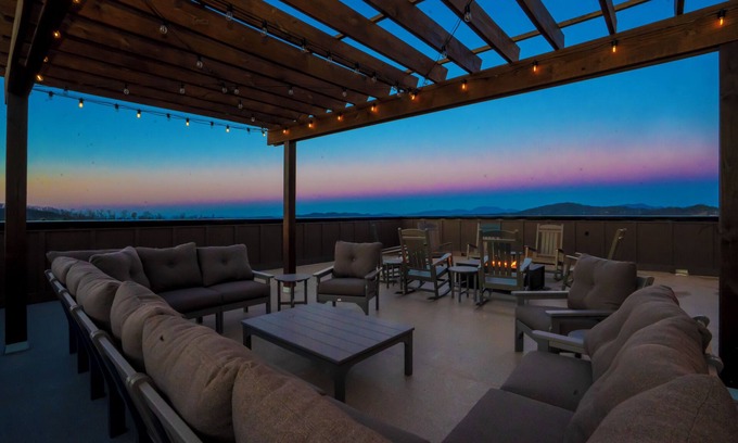 Chalet Village North Cabin | RoofTSumLo: Views! POOL, Sky Lounge/Deck, Theater, Games, HotTub, Wifi, Fire Pit