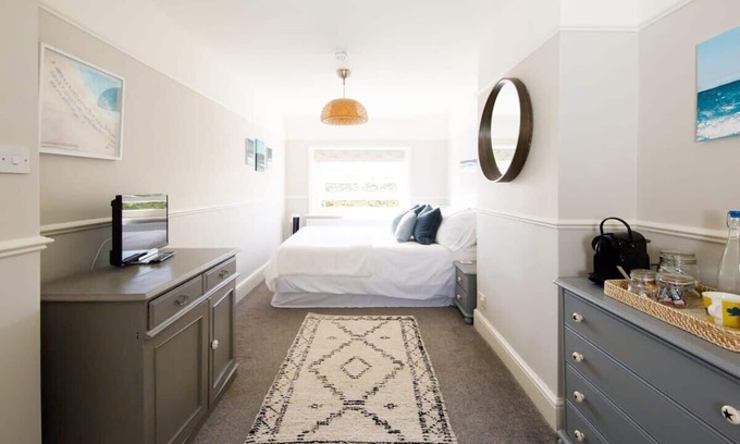 West Wittering House | Rookwood - King Room in Gastro Pub, West Wittering